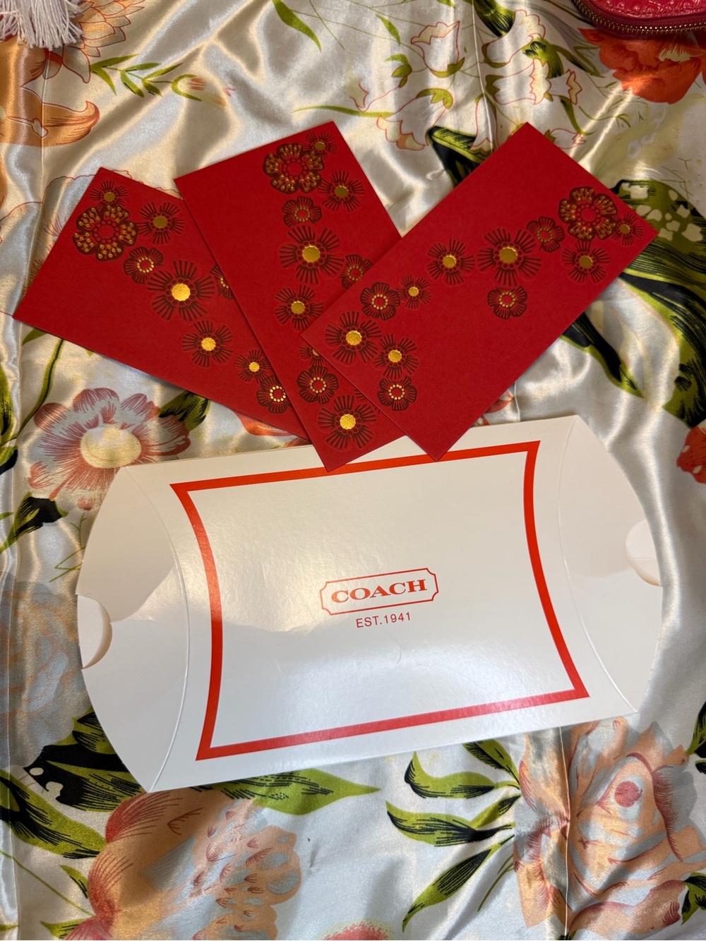 Coach Red Envelope Gift Set w/ Floral Design & Gift Box – New